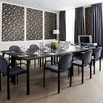 Отель De Roode Leeuw 4*